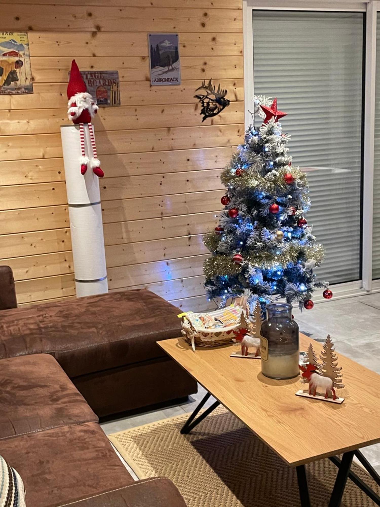 Gîte des Brimbelles La Neuveville-Devant-Lepanges Extérieur photo