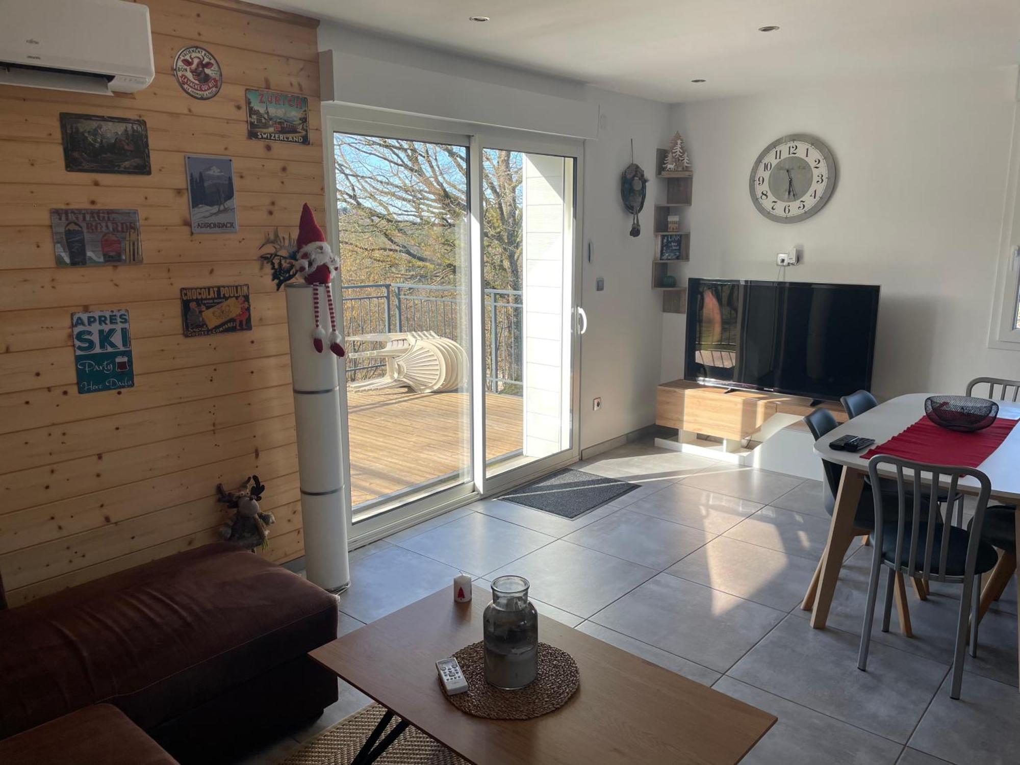 Gîte des Brimbelles La Neuveville-Devant-Lepanges Extérieur photo